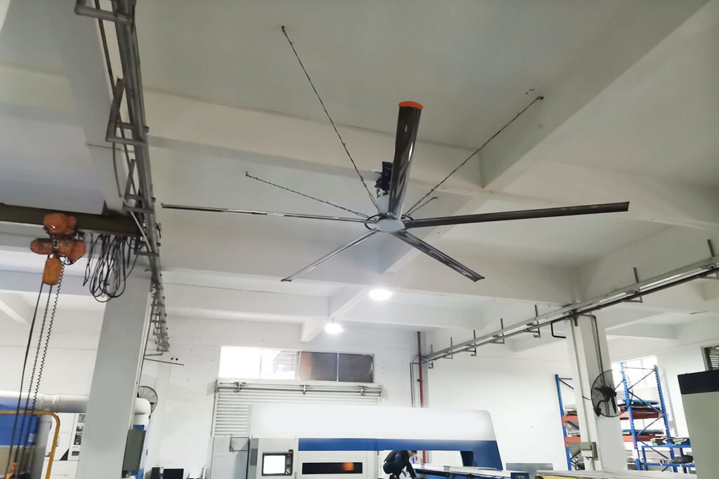 The effect of using HVLS fans in the factory workshop